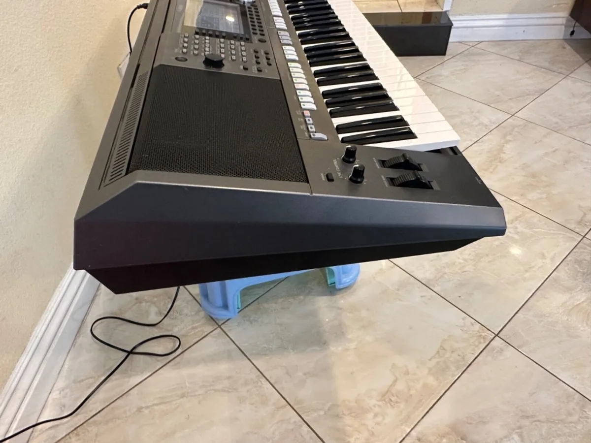 

NEWLY ARRIVE 5 Keyboard 76 Keys, Speakers Psr S970 Piano Available For Sale In Bulk.