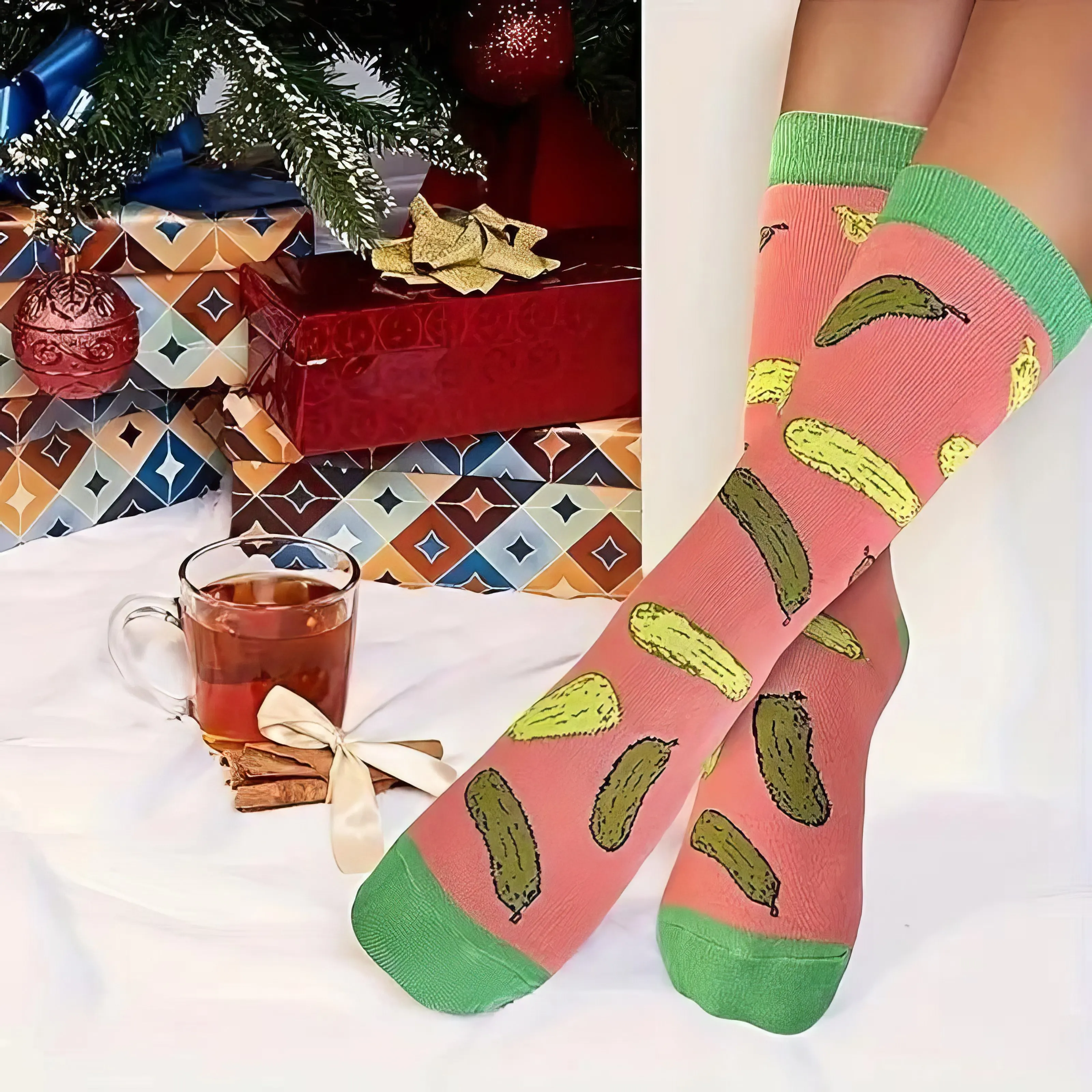 4-pack Holiday Gift Kimchi Socks with Fun Patterns and Comfortable Fabric, Suitable for Autumn and Personal Use As Gifts