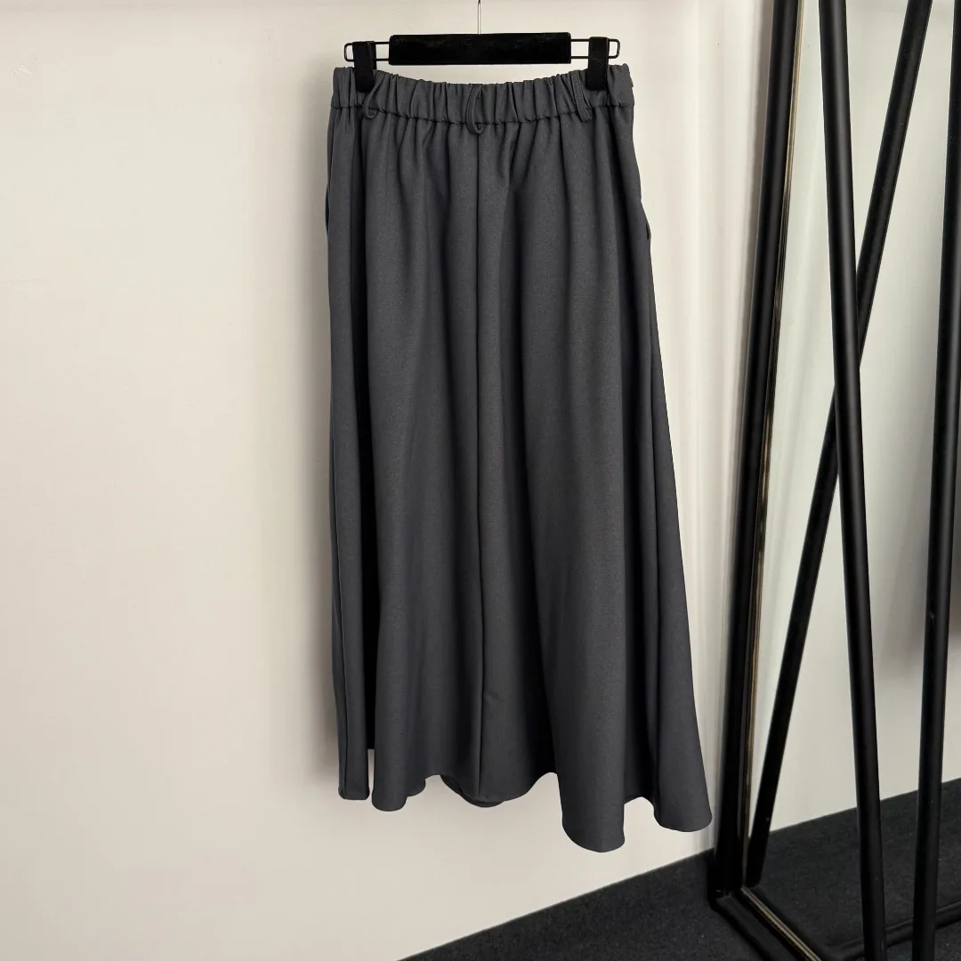 

2025 Новый однотонный утягивающий костюм трапециевидной формы с высокой талией, большой свободный костюм, полуюбка 55