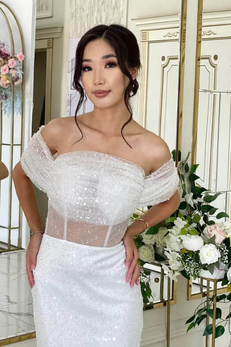 Jessica Splendidi abiti da sera bianchi con paillettes glitterate Abiti da ballo con spalle scoperte Slim Fit Abiti da festa di nozze personalizzati
