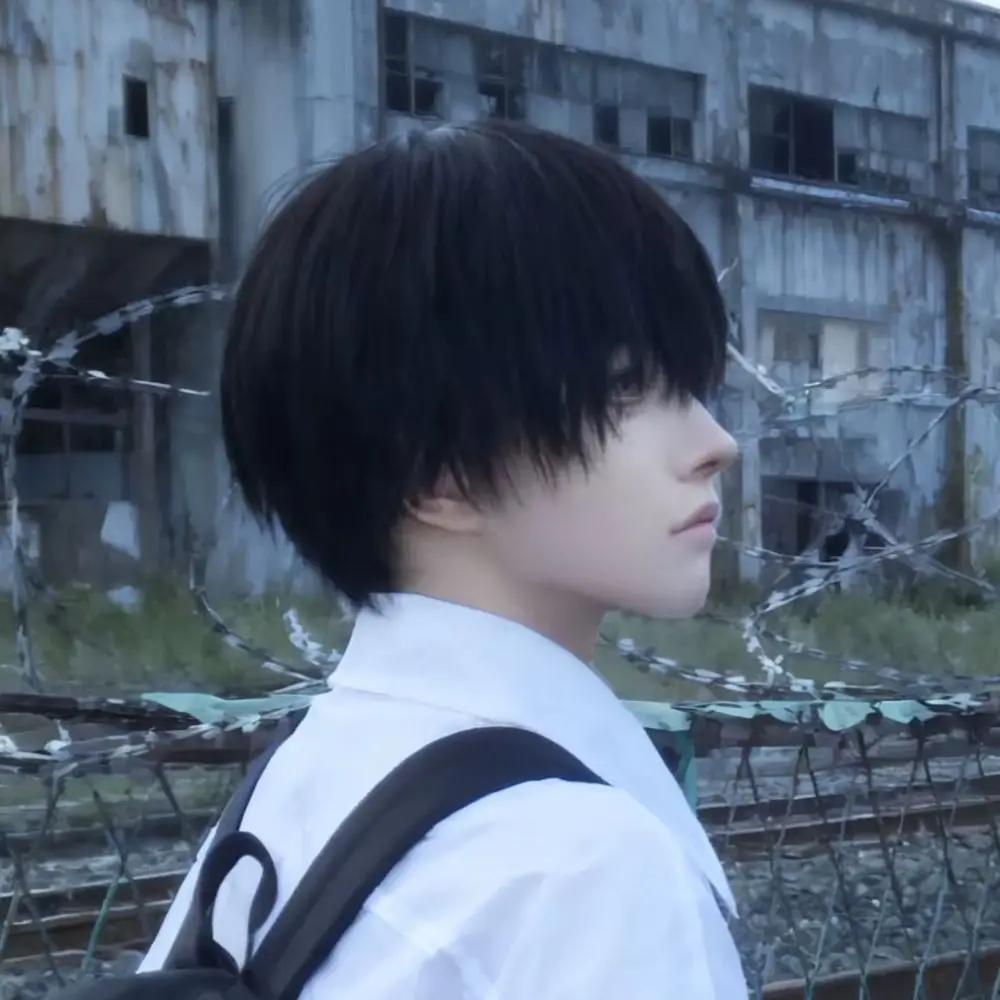 

Аниме The Summer Hikaru Died ‌ Парик для косплея Tsujinaka Yoshiki, 30 см, короткие черные волосы, синтетический парик + шапочка для парика, парик для Хэллоуина