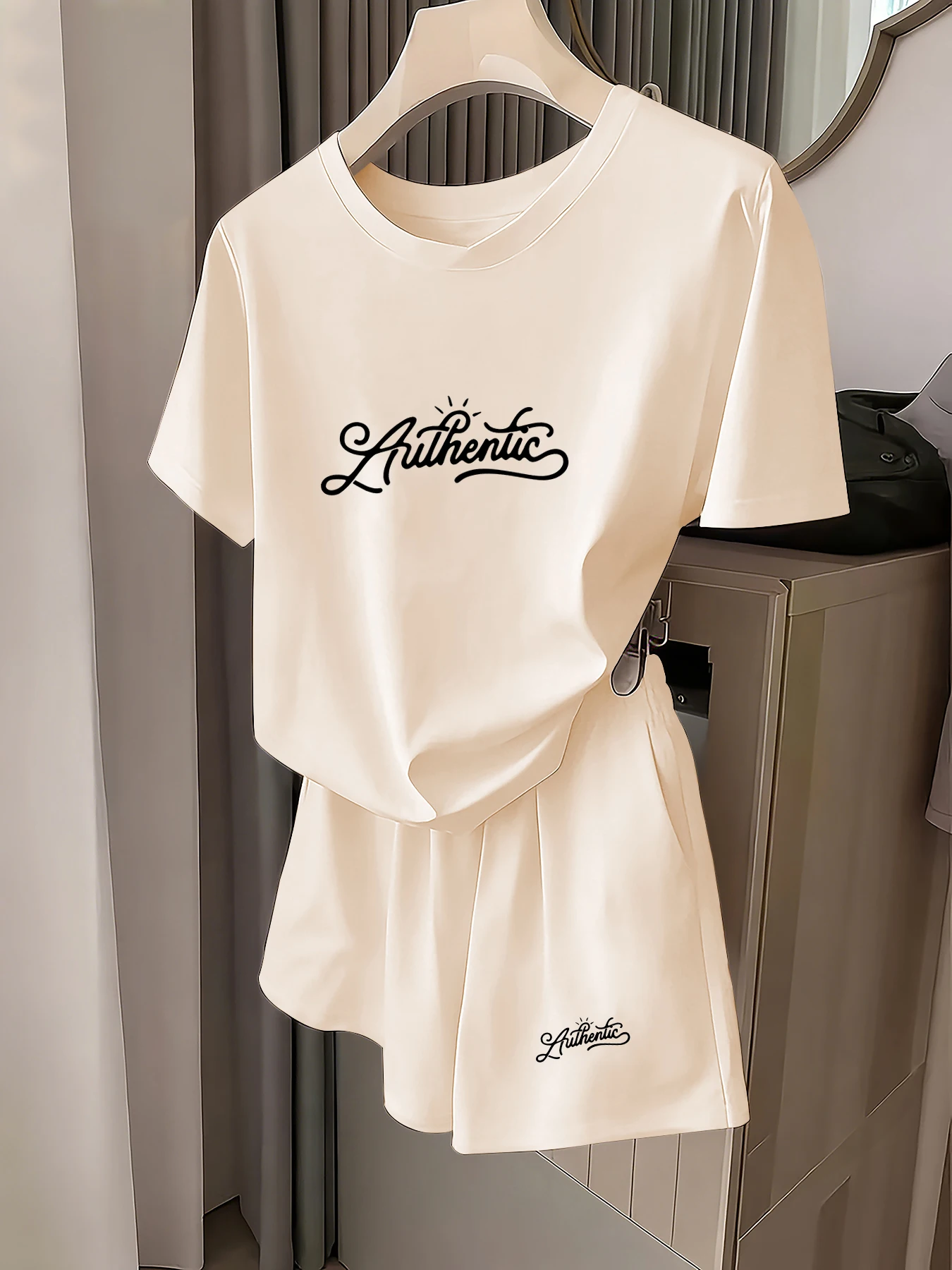 

Spring and Summer Authentic Artistic Lettering Print Set, Simple Apricot-Colored Short-Sleeved T-Shirt and Shorts Casual Two-Piece Set