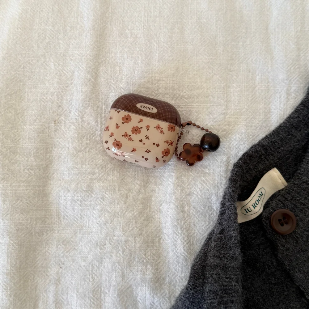 

Brown floral headphone protective case, suitable for AirPods 4/3/2Pro/2/4, Korea INS new shockproof headphone protective case