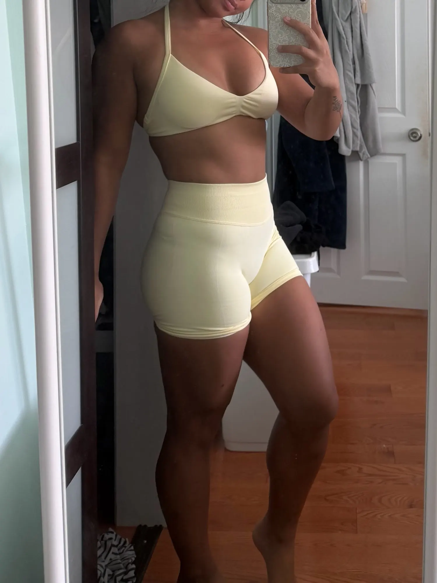 2 Pieces Yoga Gym Set Women Seamless Strappy Yoga Bra High Waist Workout Scrunch Shorts Sports Set Fitness Clothes Sportswear photo review