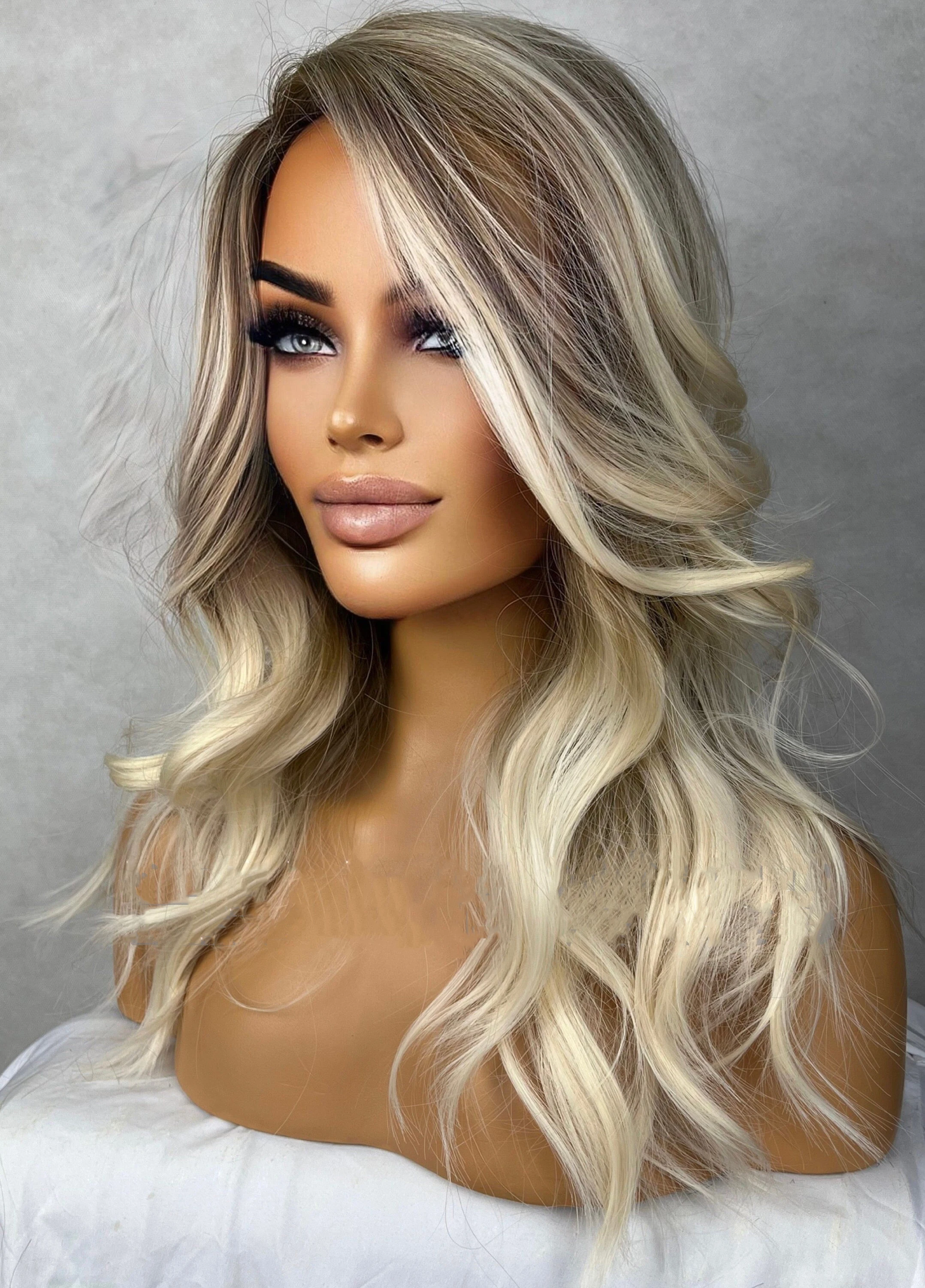 Synthetische Faser asch blond balayage Highlights Perücke gewellte Seitenscheitel Spitze vorne Frauen Perücke hitze beständig täglichen Gebrauch/Party 150%