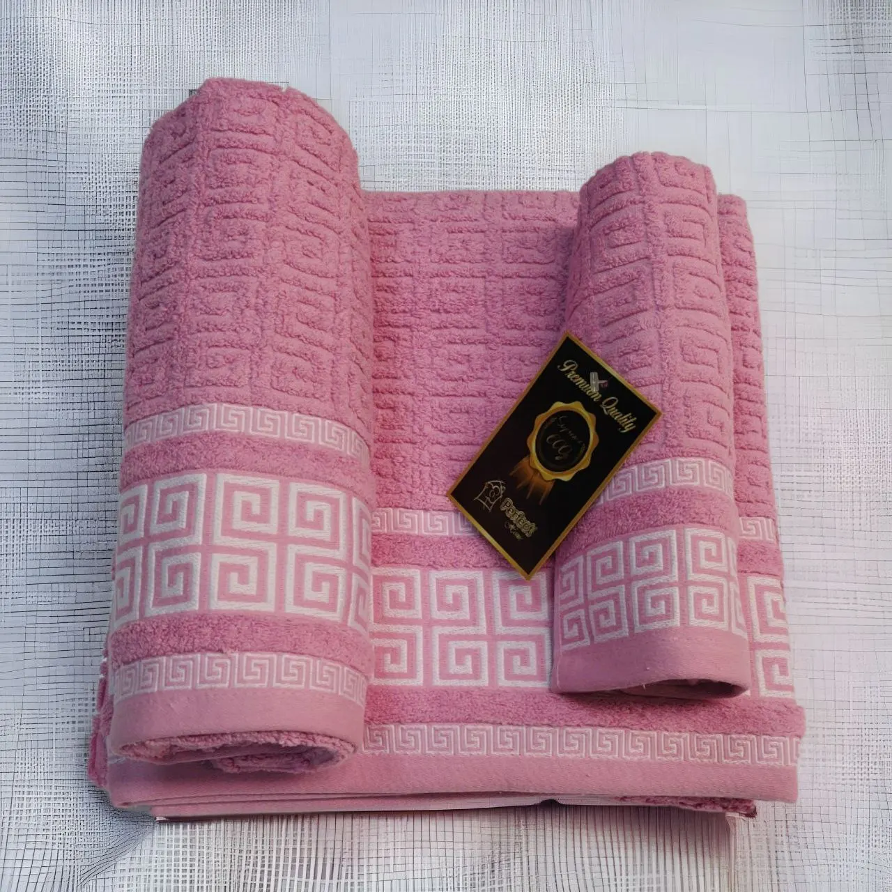 100% cotton towels, Portuguese pink Grego design towel set 3 pieces: large bathroom + sink and vanity. Supreme touch 600g brocade design throughout the towel high quality and luxurious and spectacular design