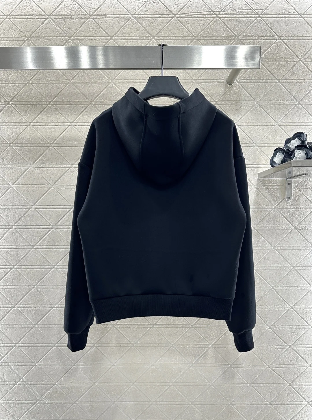 

Women's new product launched: brushed hooded sweatshirt with fashionable and casual lining, short fleece hooded pullover sweatsh