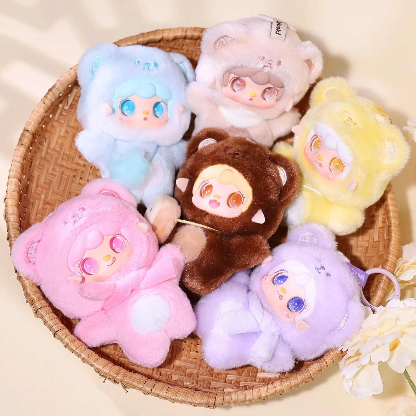 

Oxygen yooki takes a bite of the bear trendy blind box vinyl doll bag pendant plush doll fashion