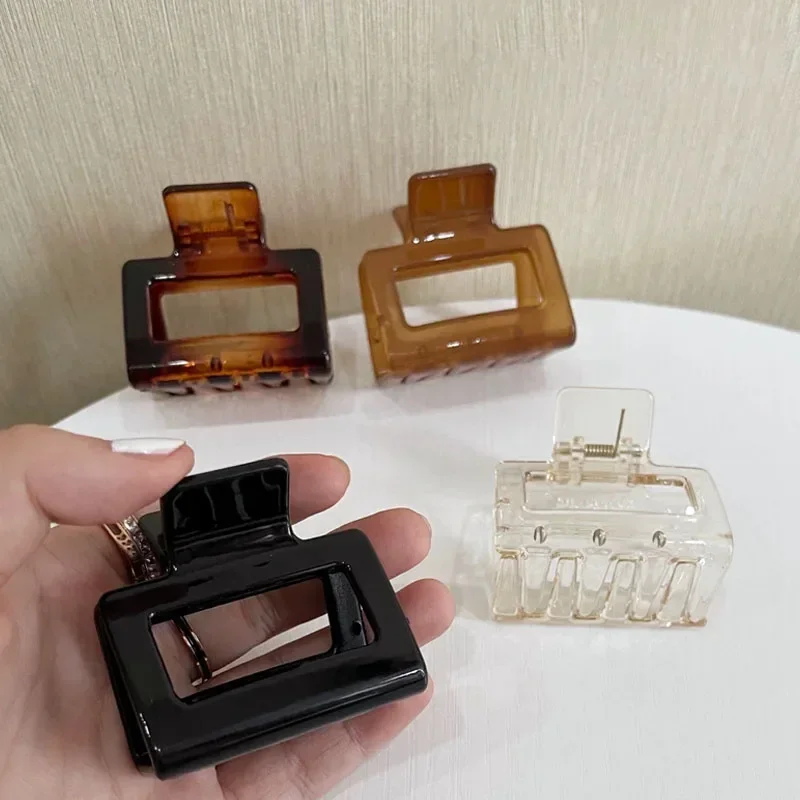 Petites griffes de cheveux en acrylique pour femmes, pince à cheveux blanche transparente, barrettes à cheveux pour filles, accessoires pour cheveux, nouvelle mode, 2023