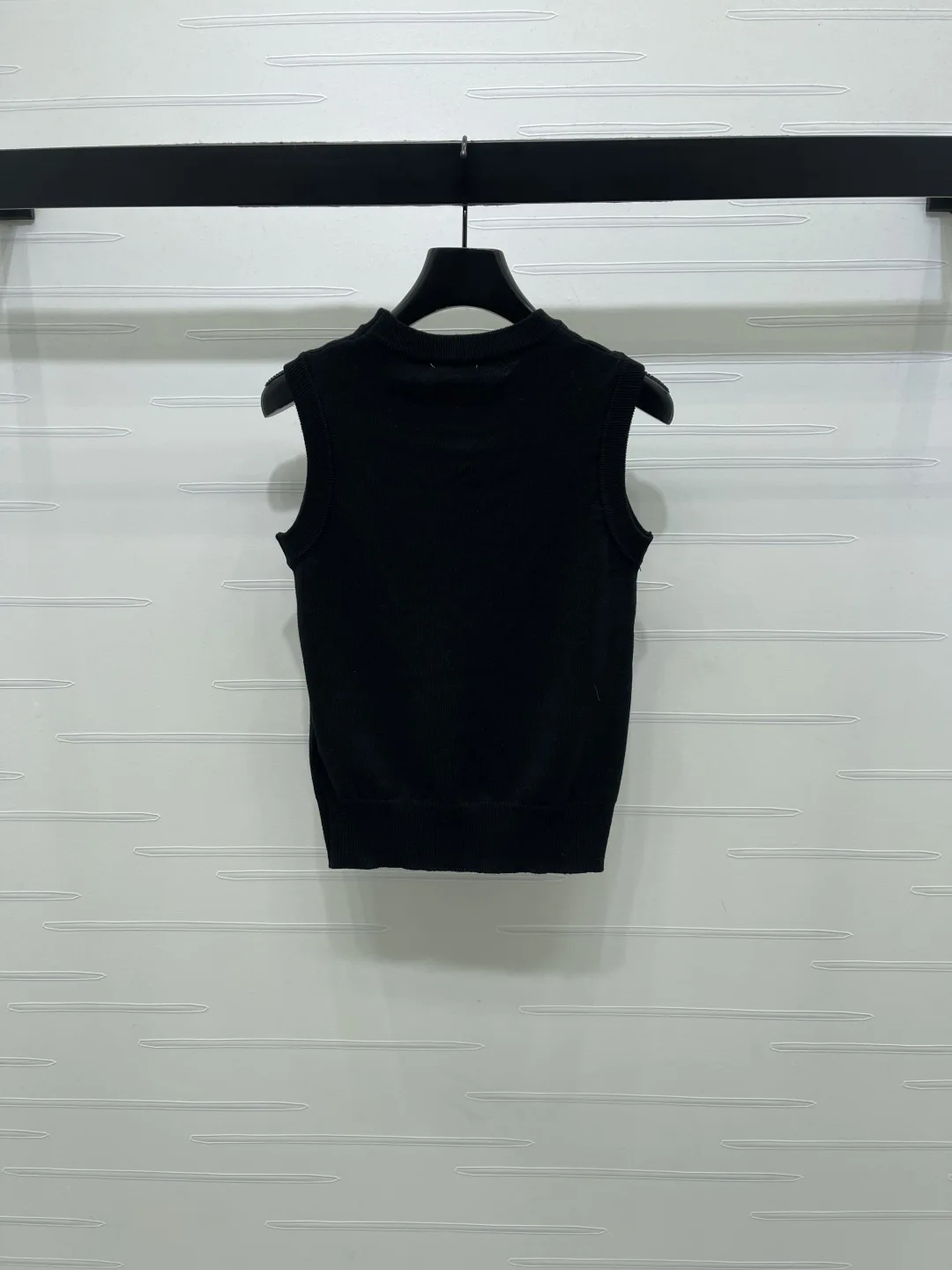 

New Women's High Quality Fashion Embroidered Round Neck Knit Vest