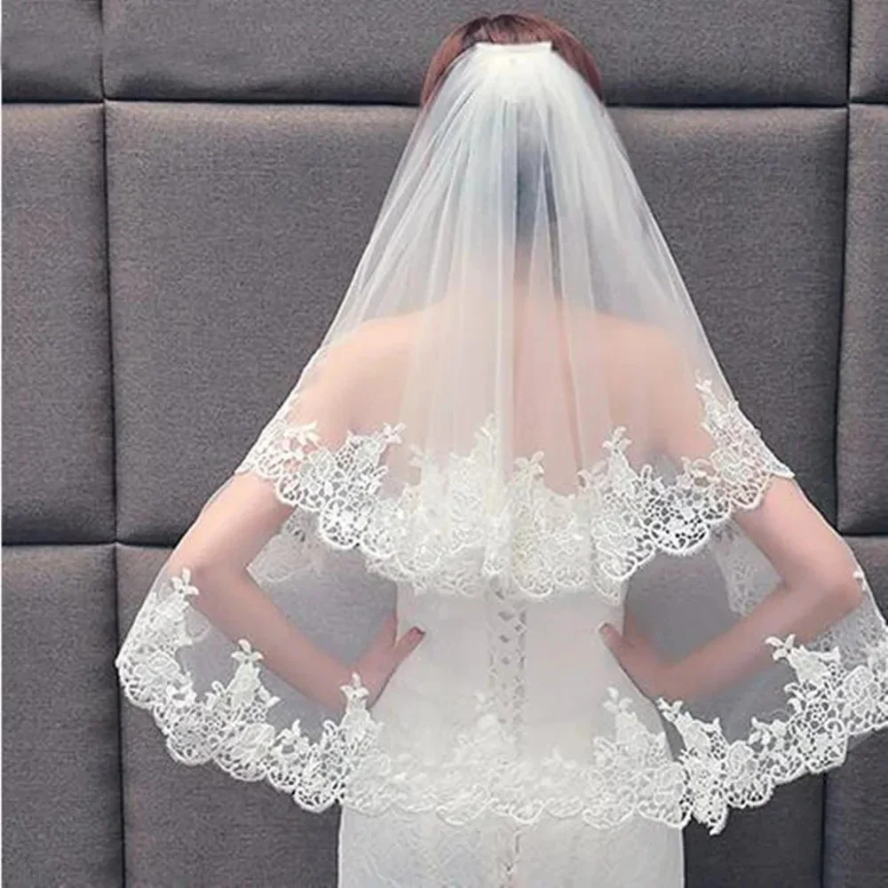 Magnifique voile de mariée Double couche avec peigne en métal, bord appliqué en dentelle, accessoires de mariée à tête courte