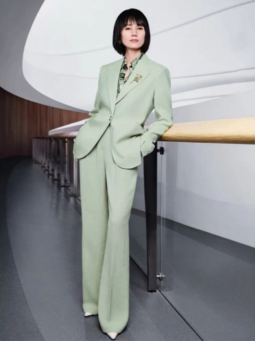 

Early autumn 2025 collection elegant minimal women's solid color wool blend trouser suit