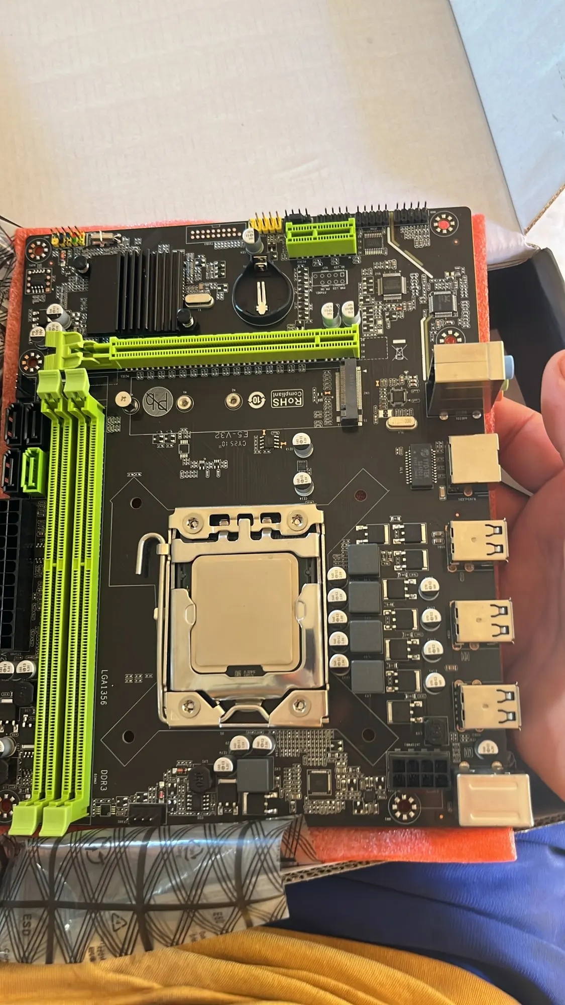 Kofire UG-05 Gaming Headphones 2.4G BT5.0 Wireless Headset With Mic RBG Light Vibration Bluetooth Earphone For PS4 PS5 PC Switch photo review