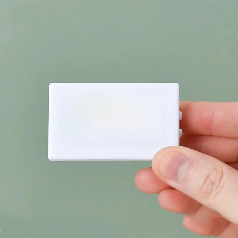 Mini horloge de bureau alimentée par batterie, affichage de l'heure de 12 heures, horloge numérique Portable LCD pour étudiant/voiture/chambre à coucher