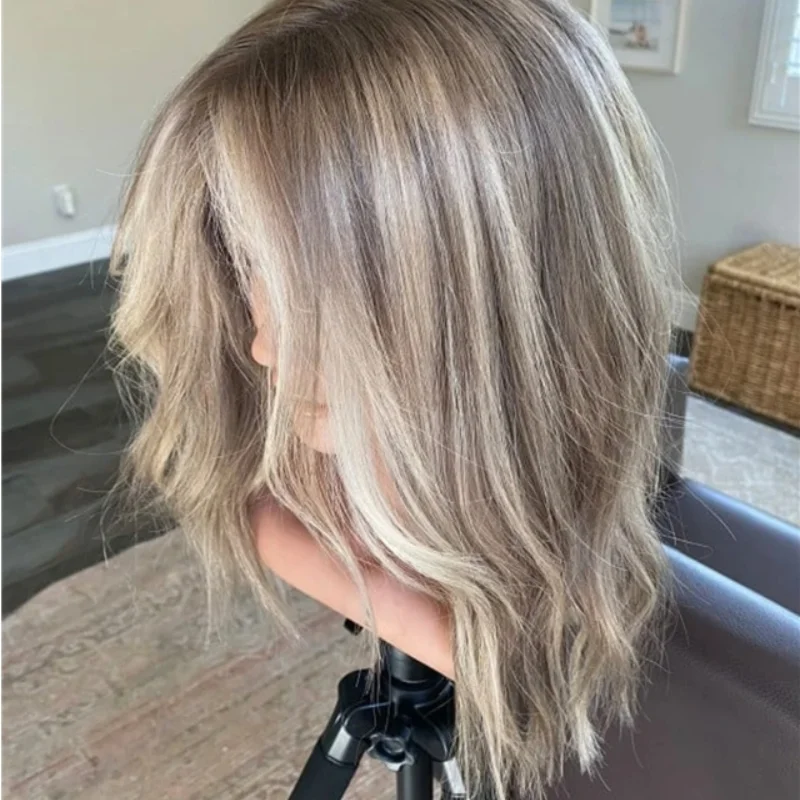 شعر مستعار بدانتيل أمامي أشقر قذر بني رمادي مع أشقر فاتح يسلط الضوء على موجات Balayage قطعة المال شعر مستعار طبيعي