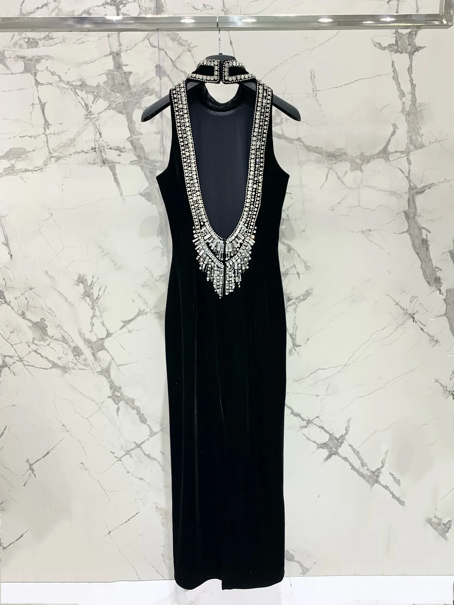 고품질 봄과 여름 여성 패션 Backless Hollow-Out 슬림 탱크 지퍼 벨벳 이브닝 드레스 JQ071