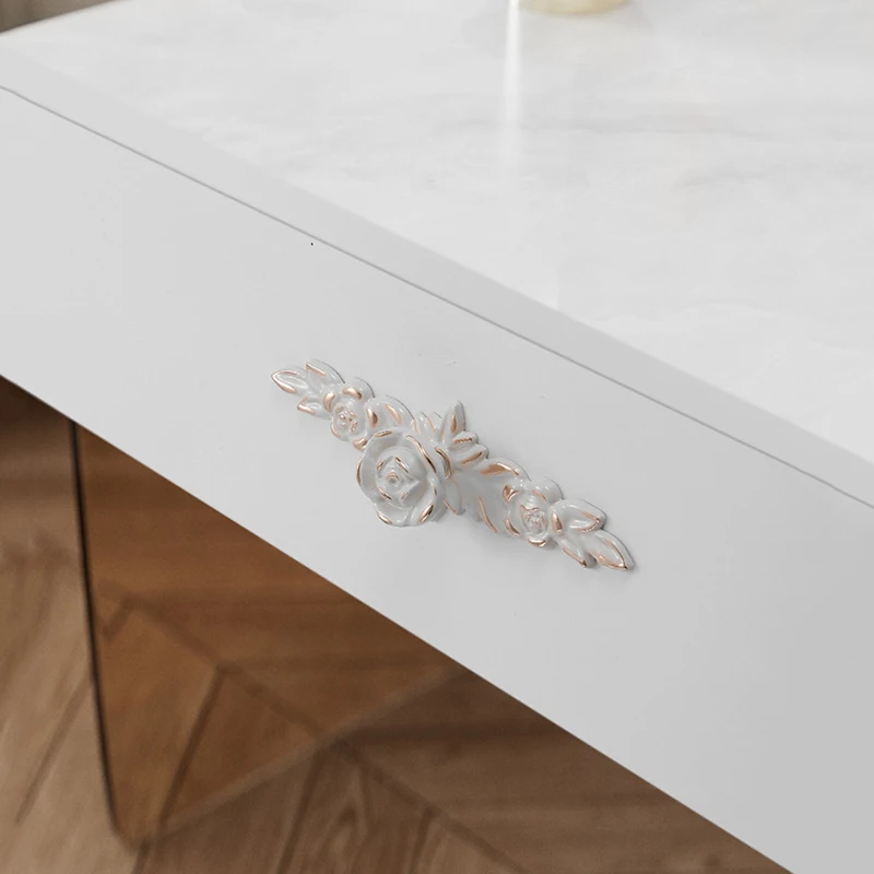 

European Rose Cabinet Kitchen Handles Zinc Alloy Ivory Drawer Knobs Wardrobe Door Handles Pulls Gold Furniture Handles Hardware