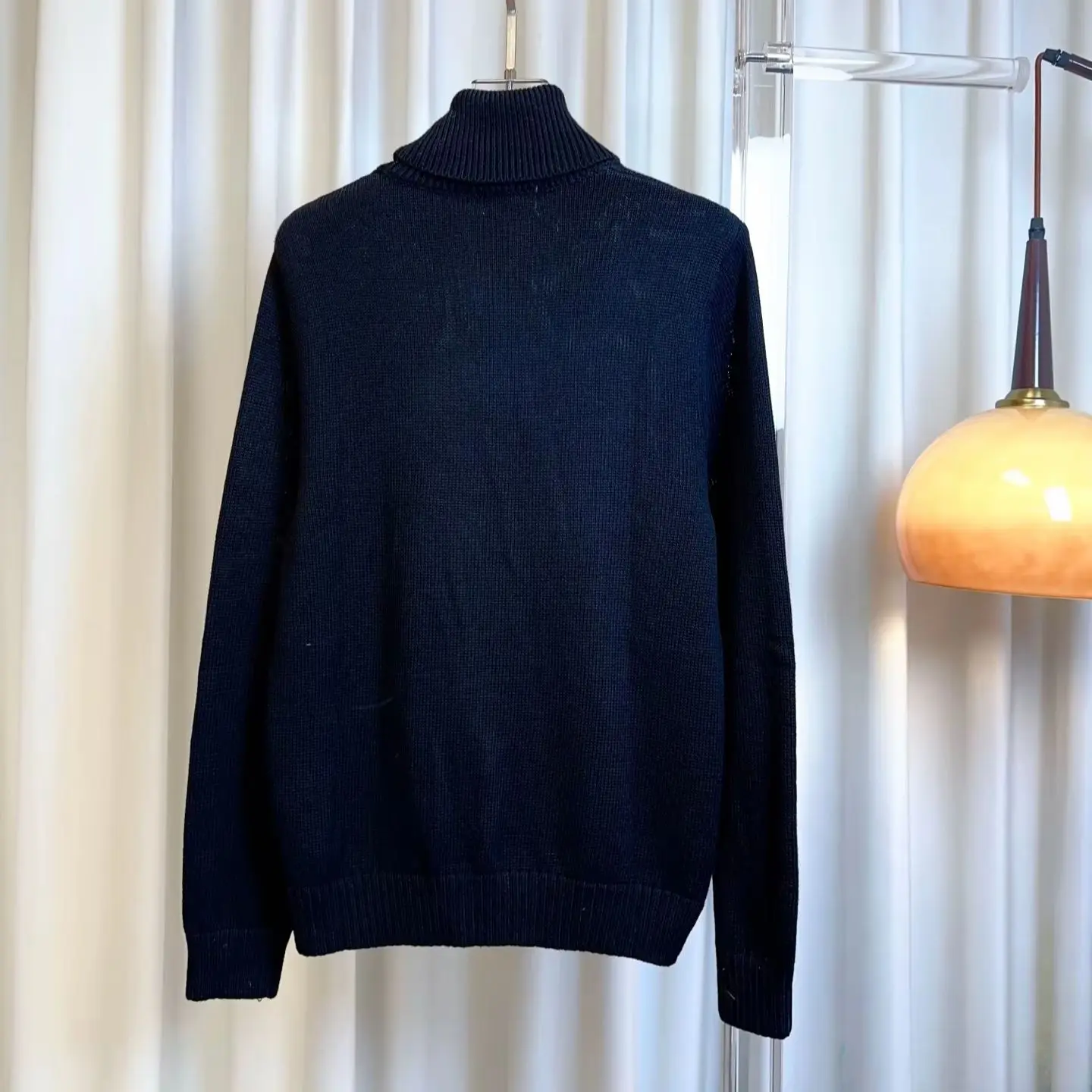 

2025 новый стиль ремесленный медведь с мультяшным логотипом, шерстяной топ с высоким воротом, шерстяная ткань на заказ, черная