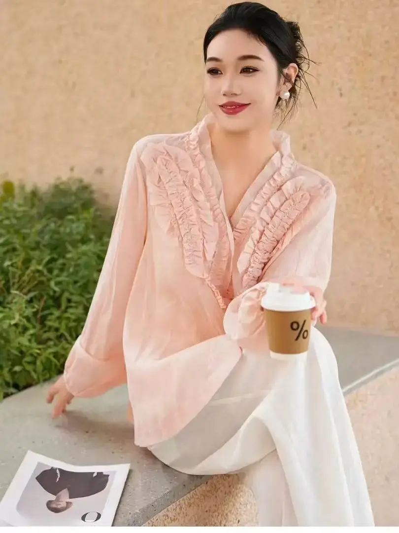 

French romantic V-neck lace-edged linen shirt