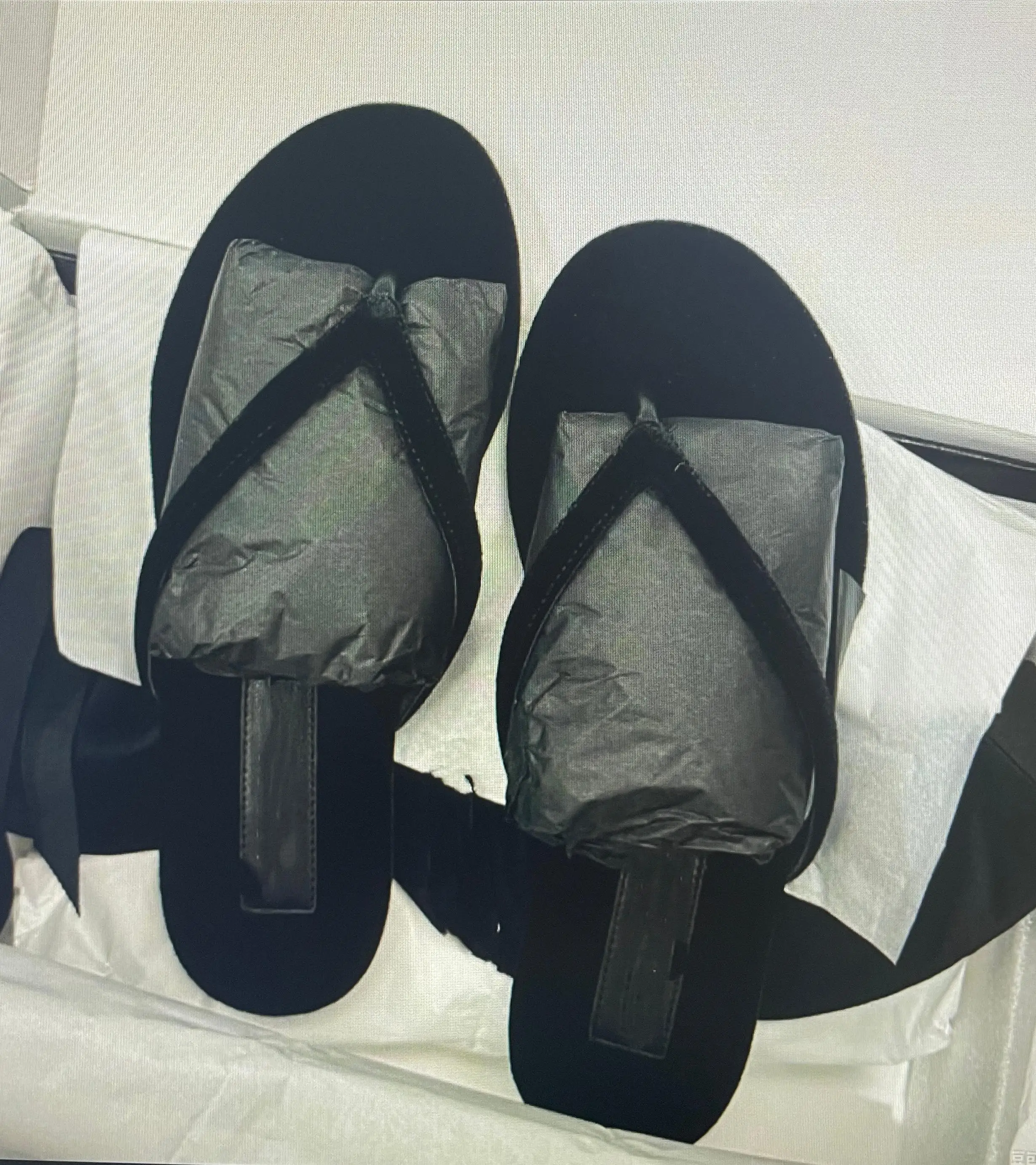 

Лето 2025г должен быть! Однотонные плюшевые шлепанцы — плоская подошва, удобные и стильные, идеально подходящие для домашней отдыха и у бассейна