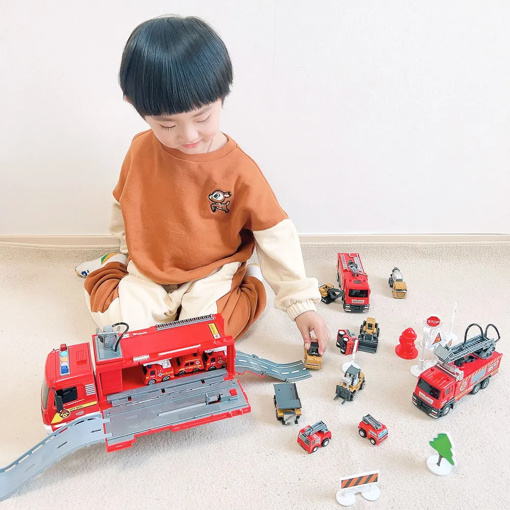 A full set of large fire trucks/real sound or old water! Mini car