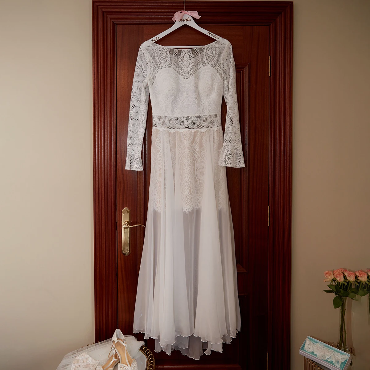 Vestidos de novia bohemios de manga larga con recortes de playa y espalda descubierta personalizados de talla grande, longitud completa, sin tren, vestido de novia transparente con escote redondo