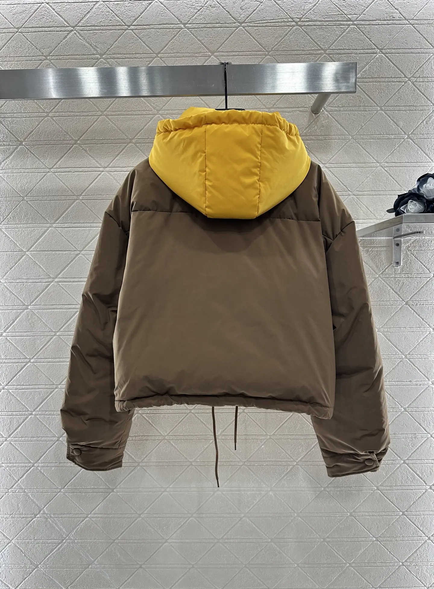 

25 Autumn/Winter New Women's Hooded Short Jacket Versatile, Fashionable with Velvet and Hundred Fold Solid Color Thickened Warm