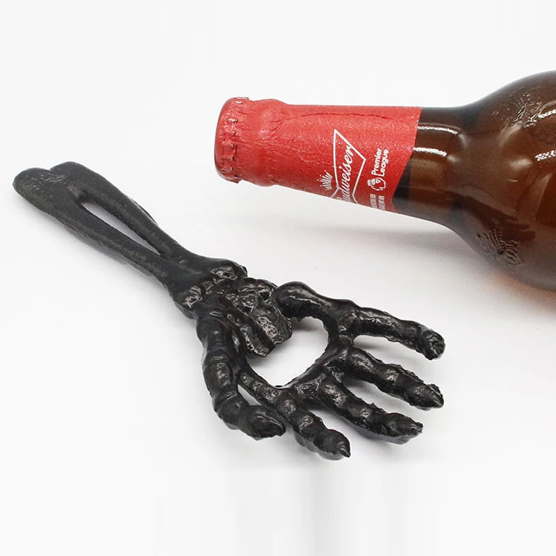 Cast Iron Skeleton Hands Bottle Opener Black Metal Beer Bottle Opener for Halloween Theme Party Bar Tool Men Gift