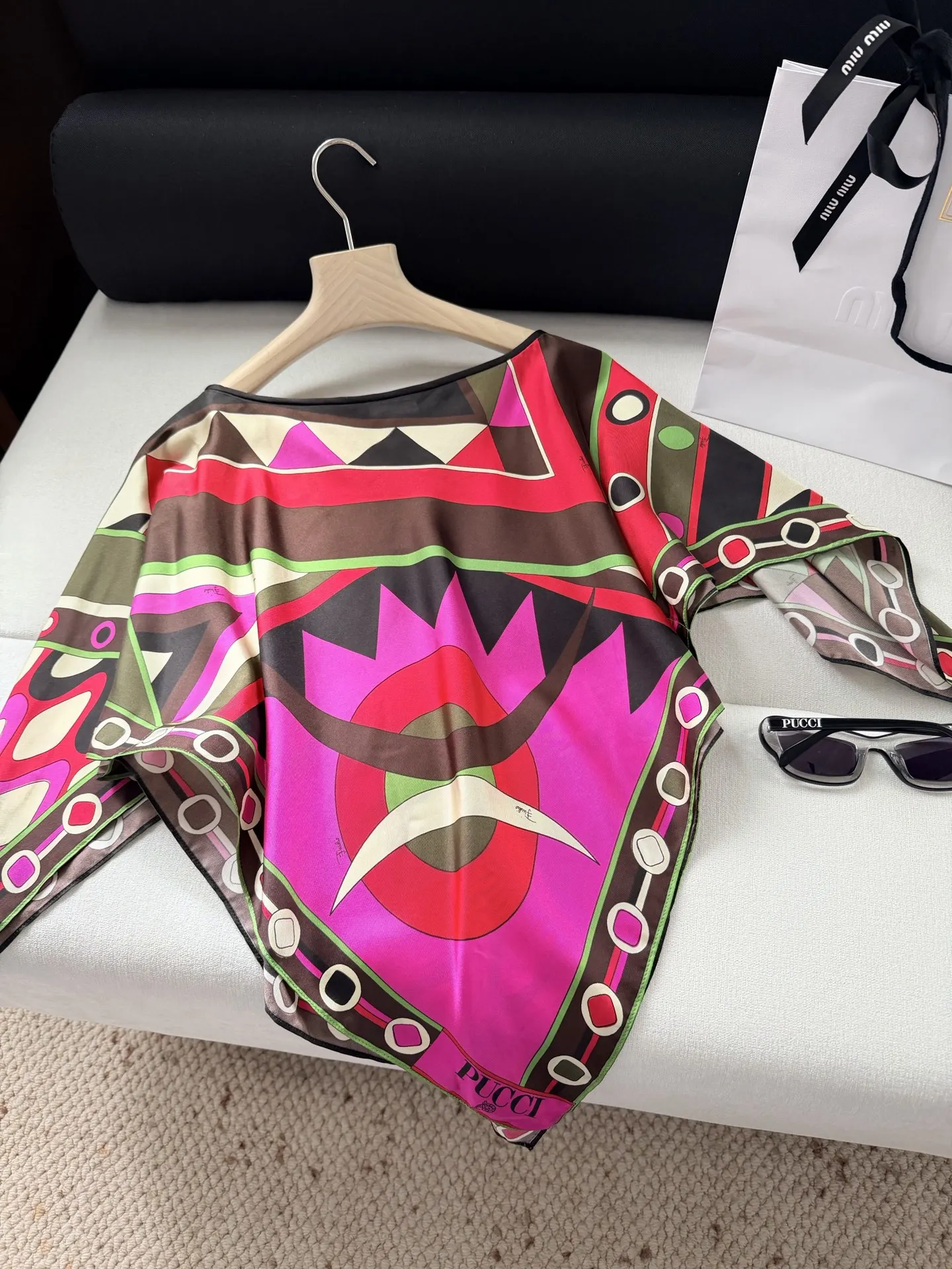 

Новая женская блузка Pu cci из шелкового атласа с абстрактным принтом, розового цвета, с рукавами «летучая мышь», свободного кроя, с вырезом «лодочка», элегантная, для отпуска и пляжа