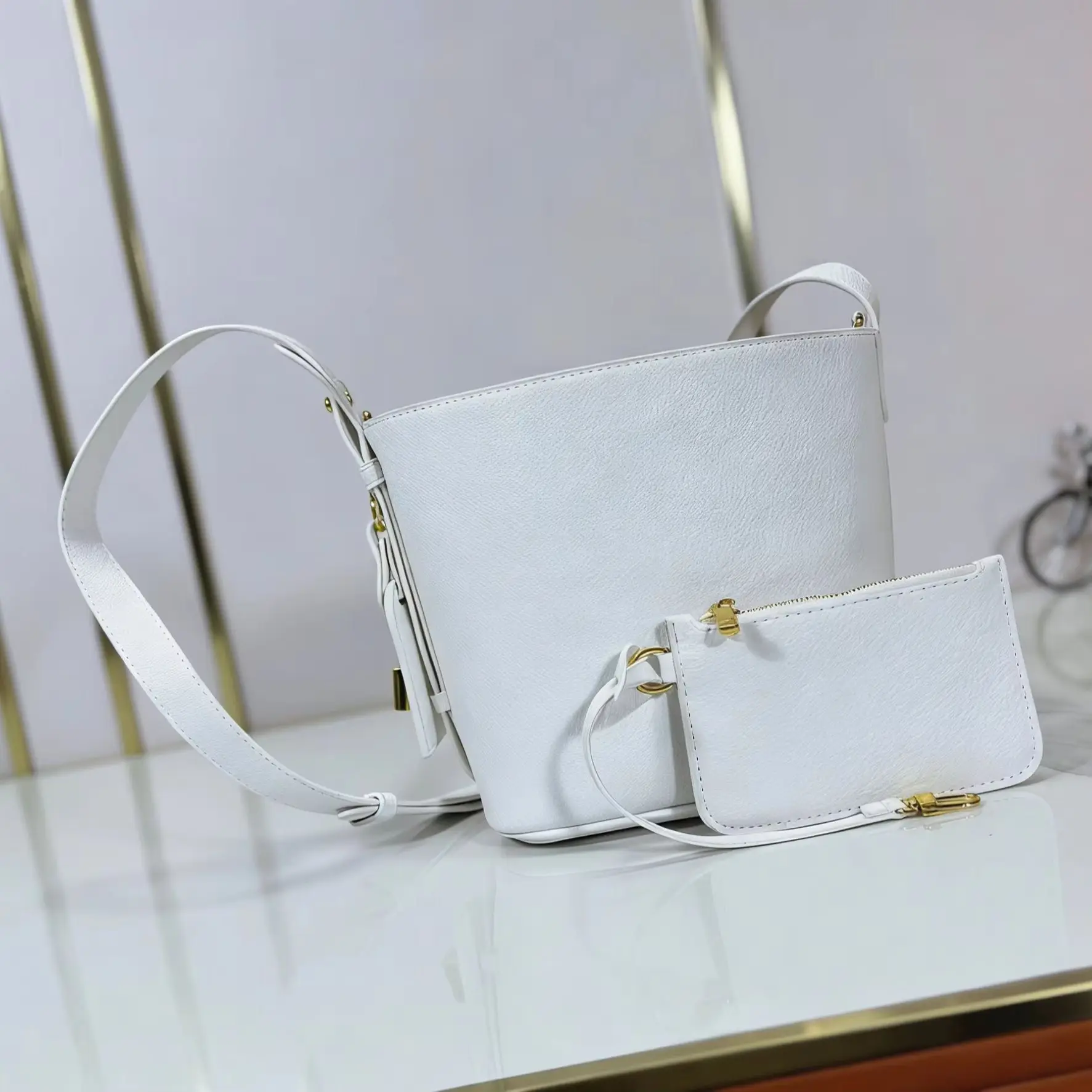 

2026 Spring New Handbag Canvas with Adjustable Leather Shoulder Straps Large Capacity Daily Use 16 x 18 x 12cm