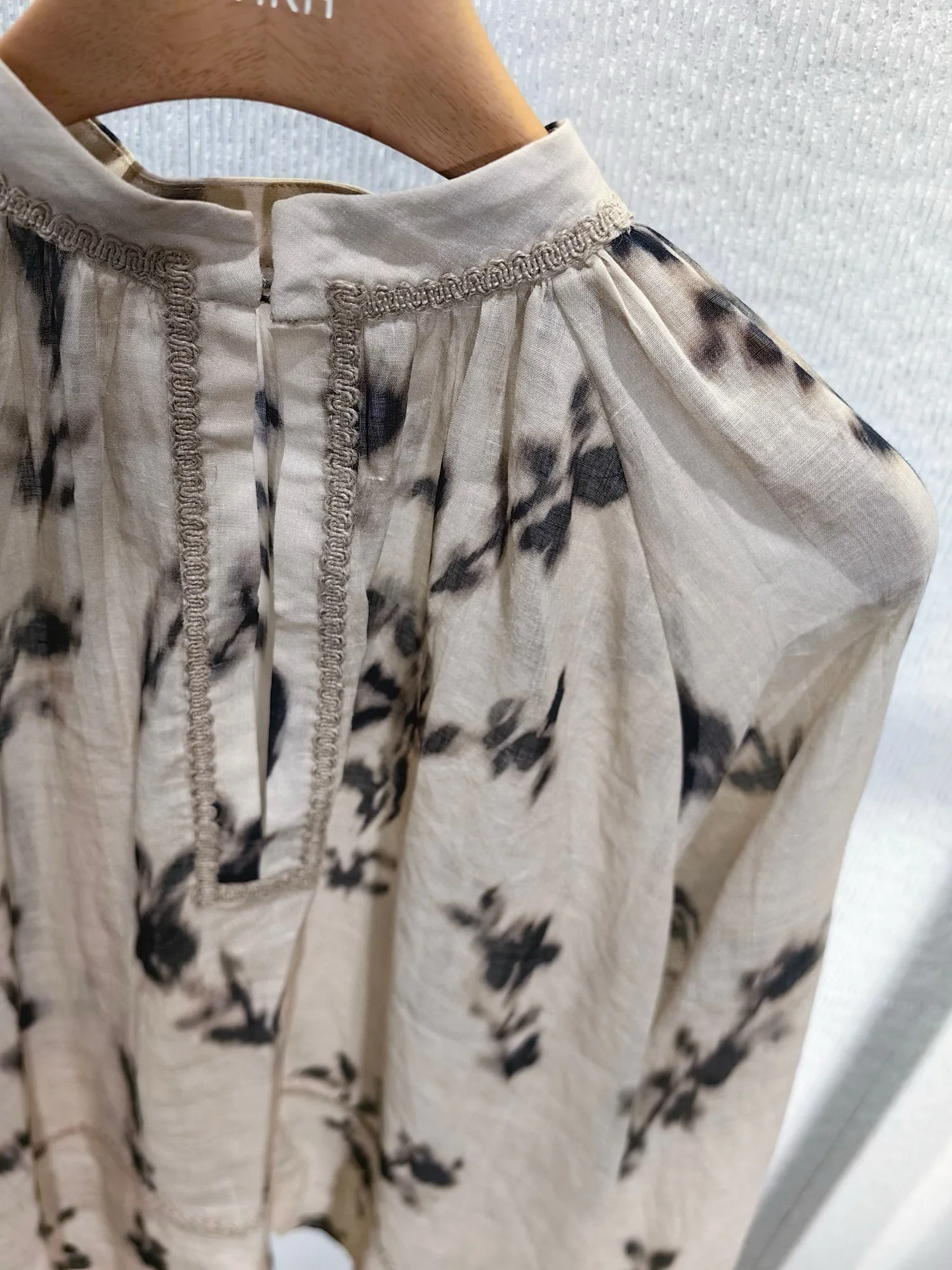 بلوزة نسائية صيفية كاجوال بأكمام طويلة ومطبوعة بالزهور من قماش رامي الطبيعي #5