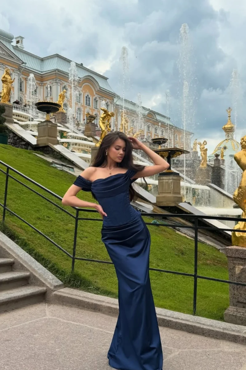 Abiti da sera Jessica Navy Abiti da ballo in raso di seta rugosa Abiti da festa di nozze con spalle scoperte a sirena sexy personalizzati