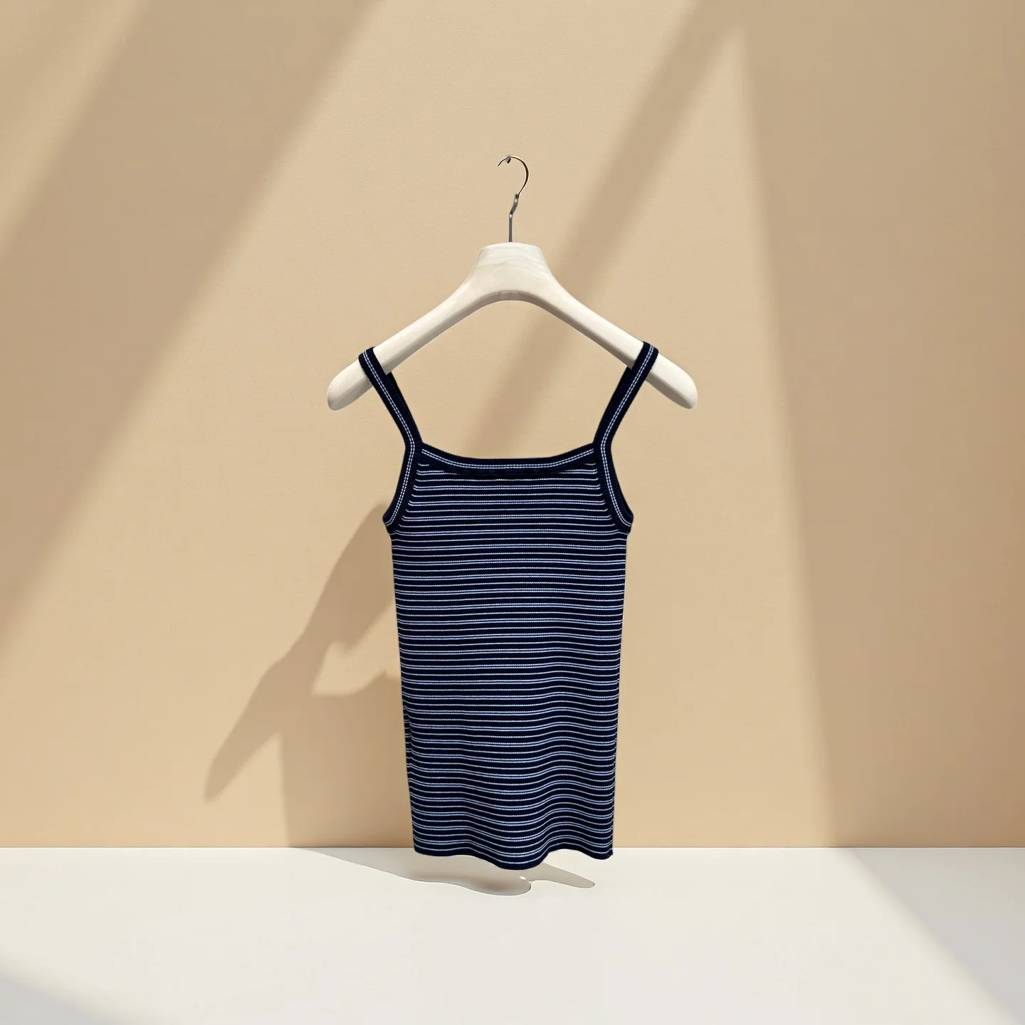 

26 новых весенних модных ретро-жилетов синего и черного цвета в тонкую полоску