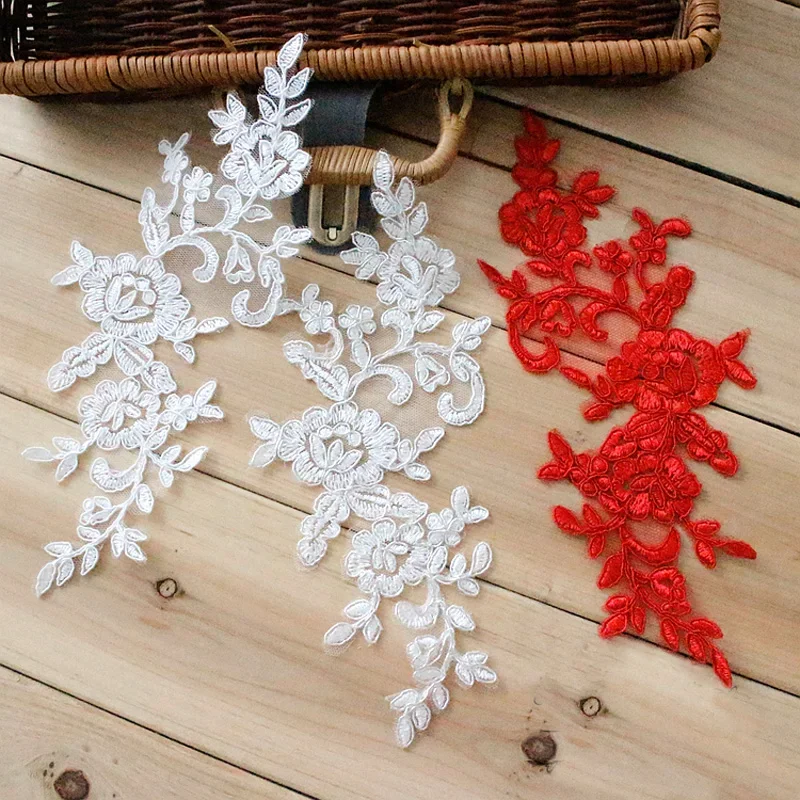 Haftowana koronkowa aplikacja Koronkowe wykończenie do sukni ślubnej DIY Off white / Red / Off white ze srebrnym kolorem 4Pcs / 2Pairs 24.5 * 9.5cm — zdjęcie 2