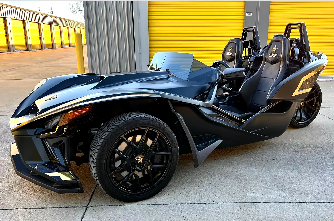 Selling 2022 Polaris Slingshot R