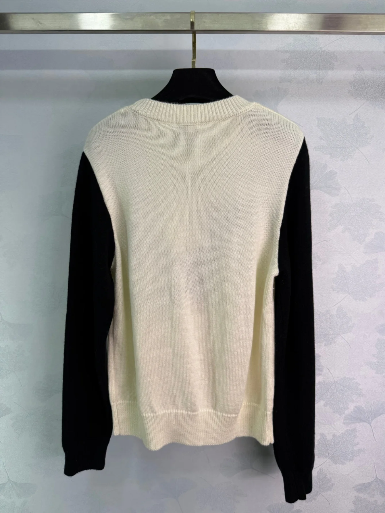 

2025 Autumn/Wnter New Design Women's Contrasting Color Round Neck Long Sleeved Sweater