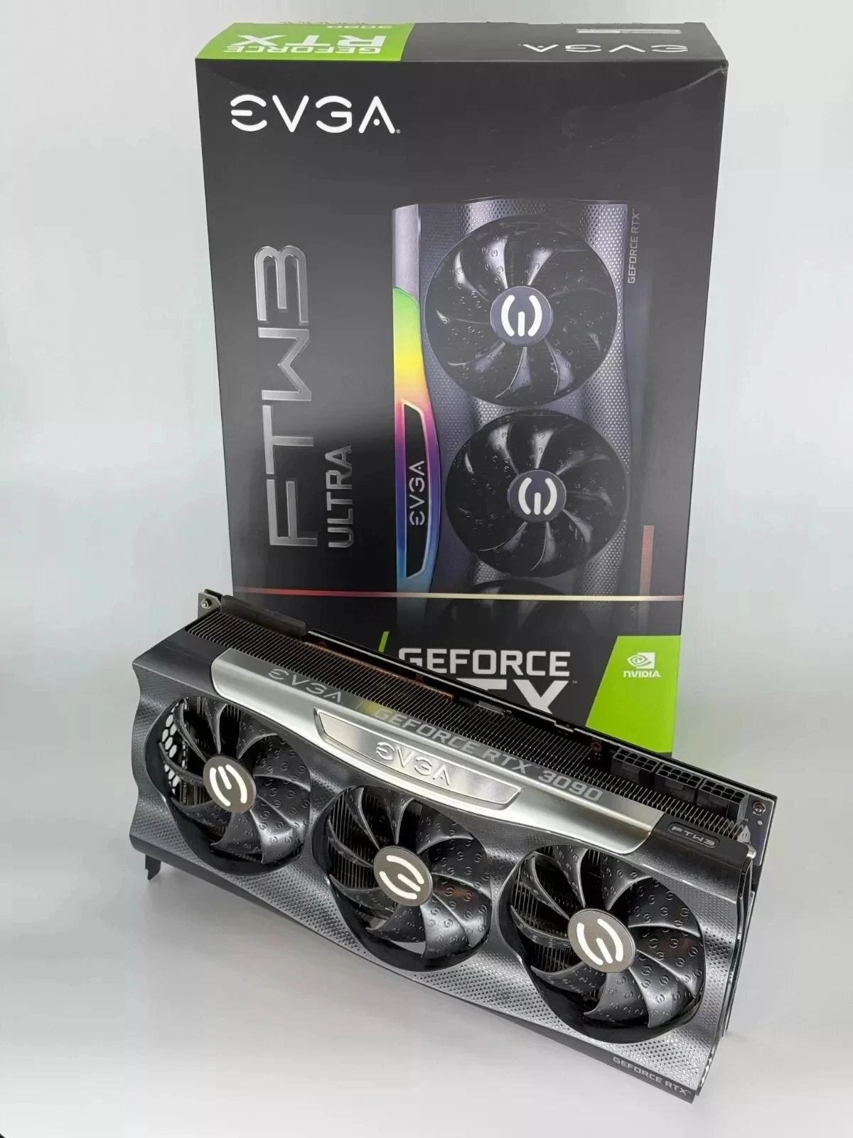 Usato EVGA GeForce RTX 3090 FTW3 ULTRA 24GB GDDR6X 24G-P5-3987-KR