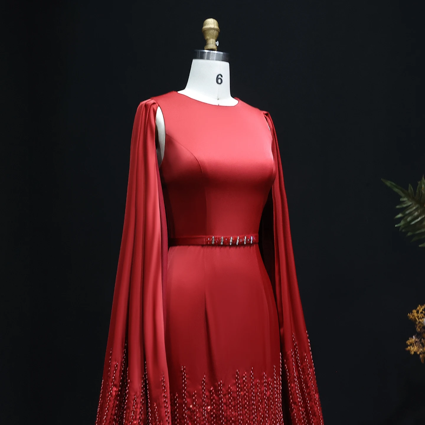 Sharon Said Luxuriöse Meerjungfrauen-Abendkleider in Nude mit Cape-Ärmeln und gestuften Rüschen für arabische Hochzeitsfeiern SS440 Maßanfertigung – Detail 33