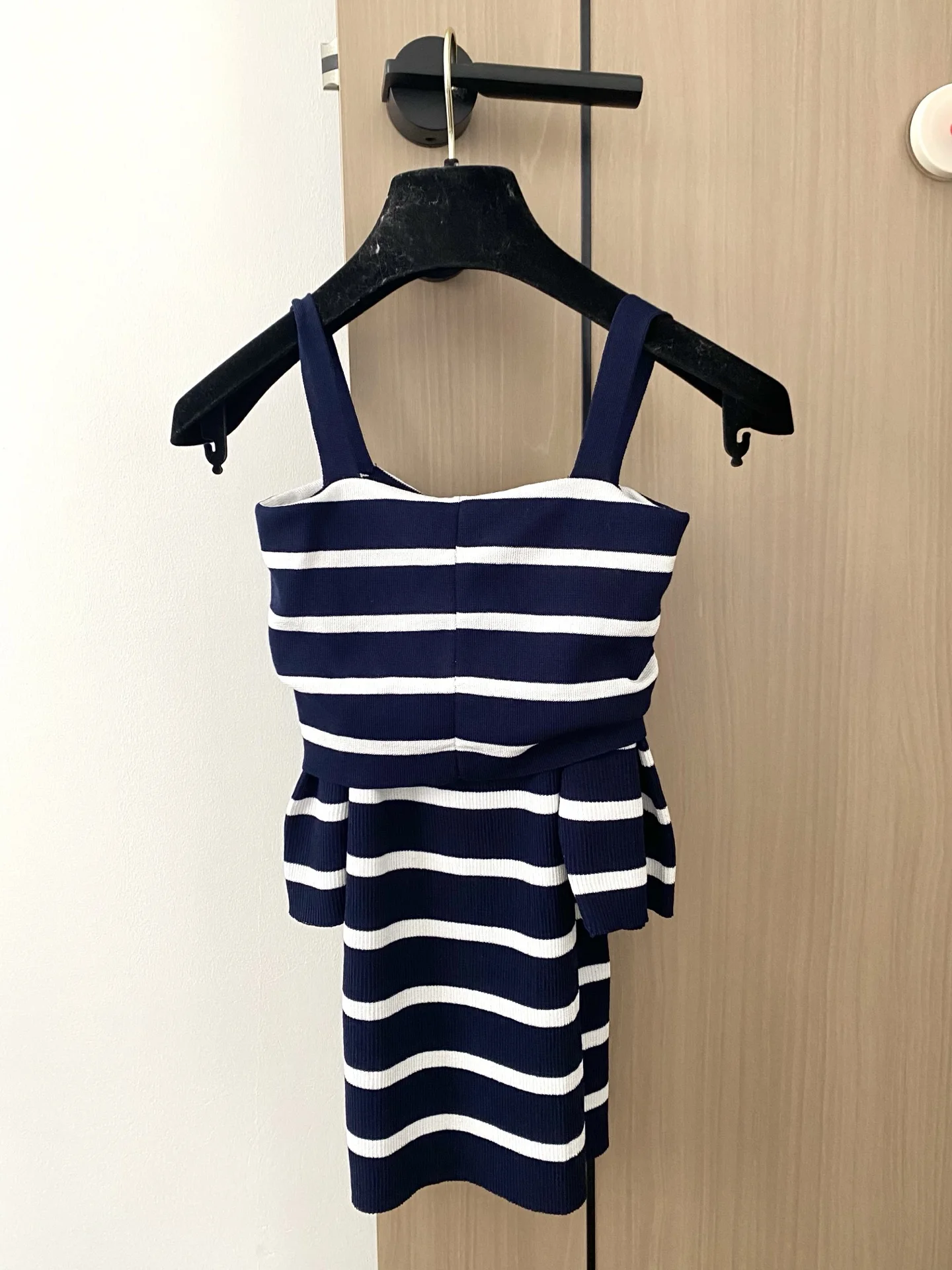 

High Quality Spring And Summer Women's Casual Fashion Buttons Bow 100% Wool Striped Slim Off Shoulder Suspenders Tops JQ102