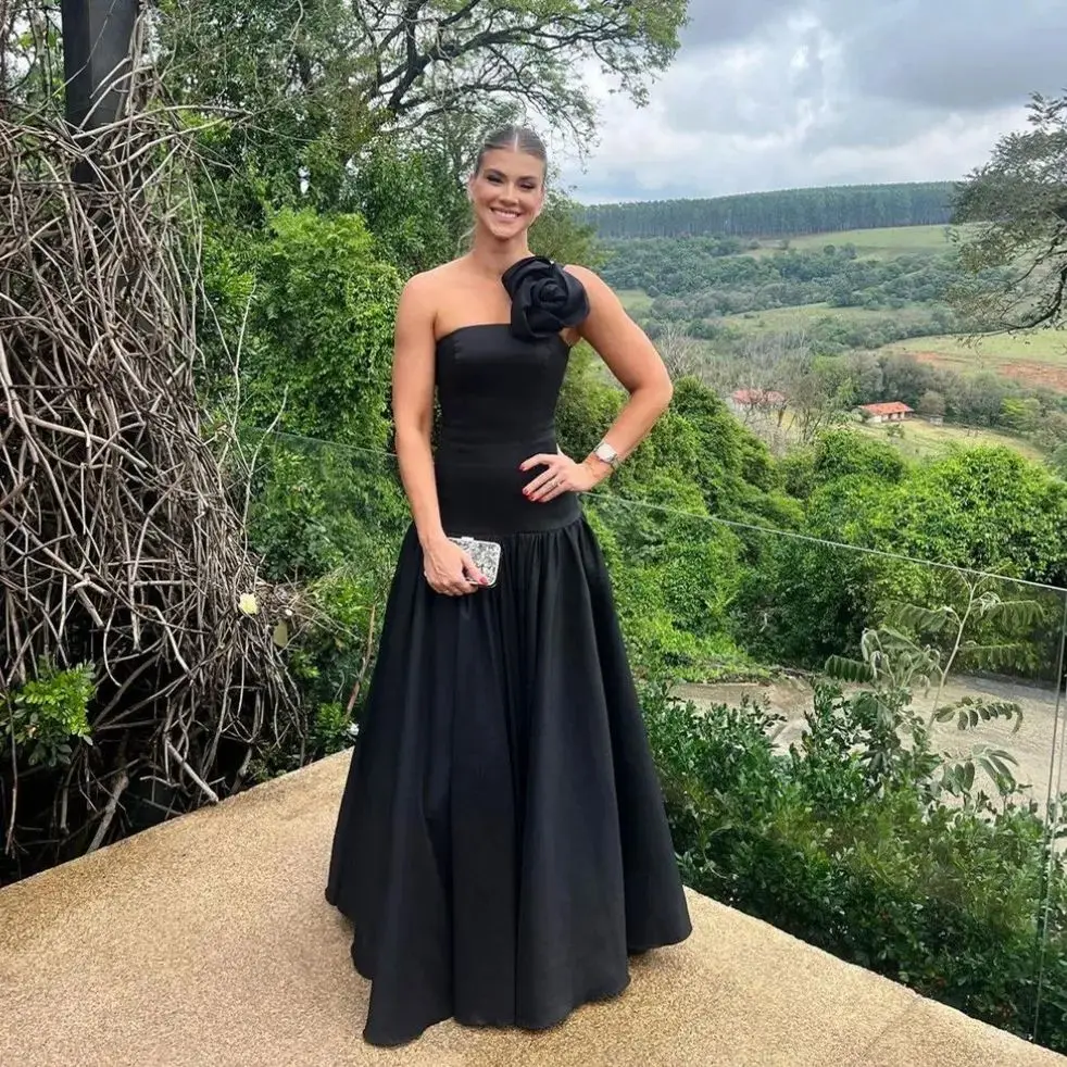 Classy Long Black One Shoulder Satin Prom Dress With Flower A-Line Sleeveless Evening Dresses for Women 2024 Pleated Party Gown