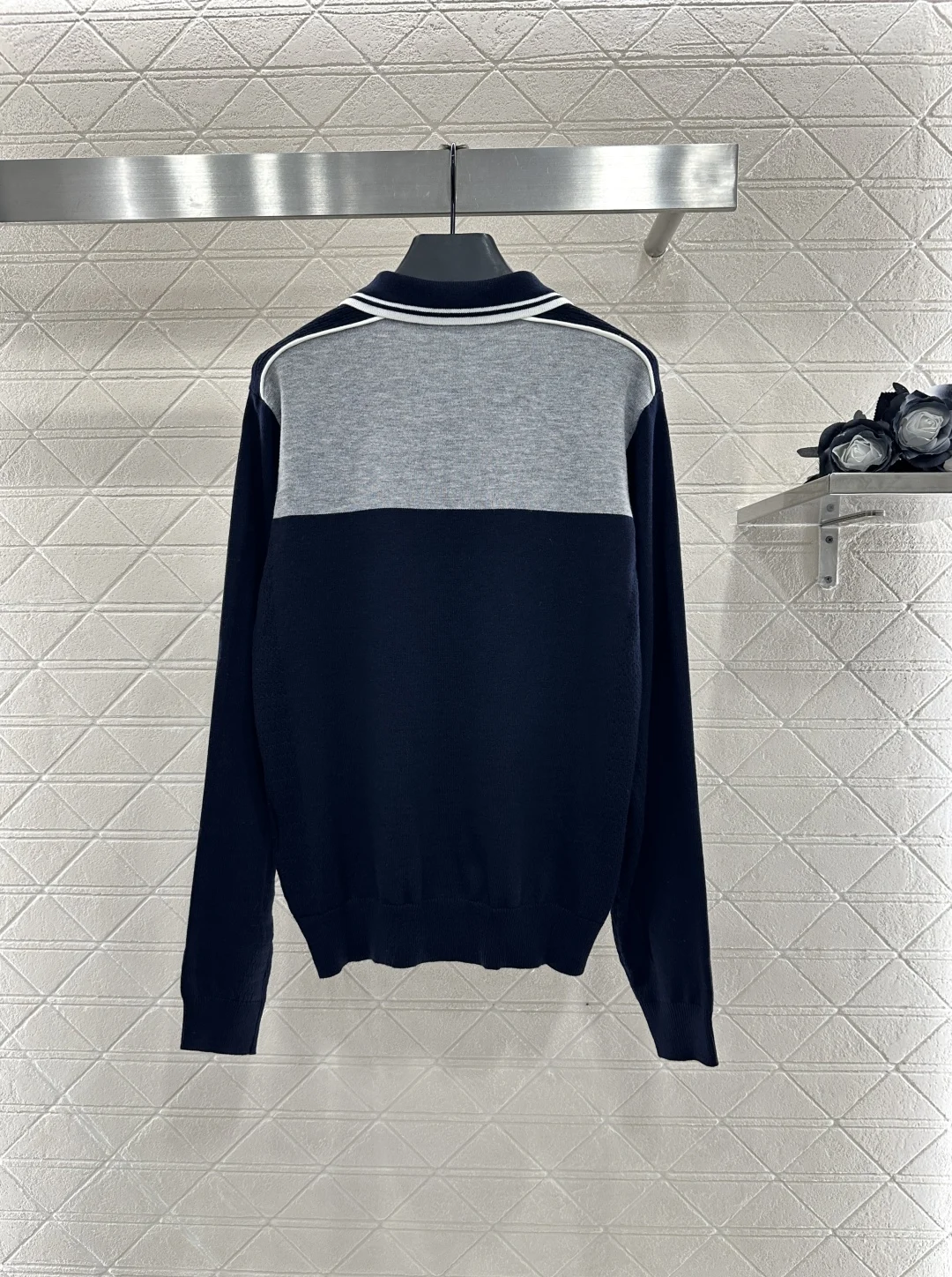 

Новинка 2023 года, пуловер-поло на молнии, полосатое пальто с длинными рукавами и вышивкой, универсальное утягивающее фигуру, зима-осень