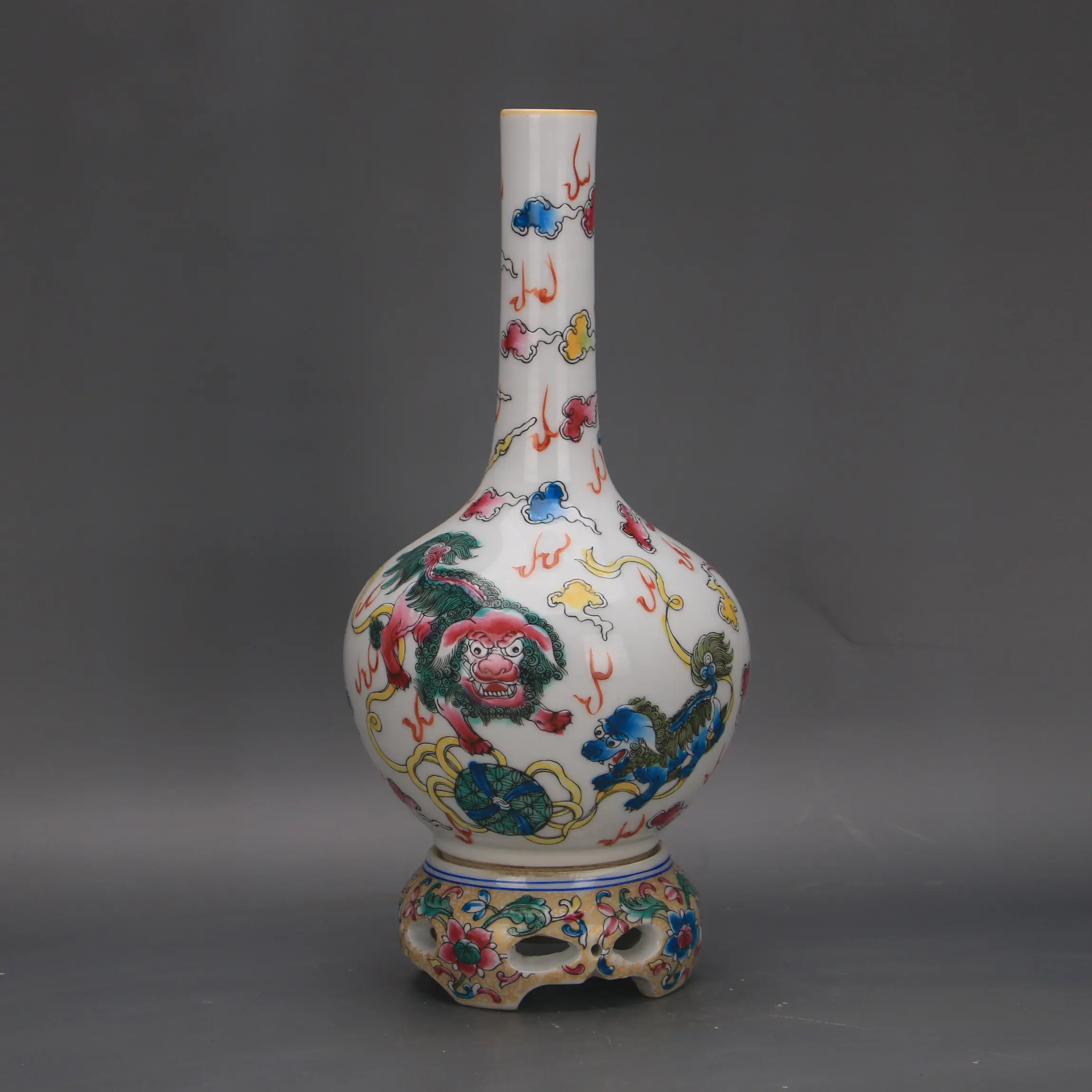 Qing Dynasty Qianlong Style Famille Rose Lion Ball Revolving Vase Vintage Ceramic Home Decor Collectible