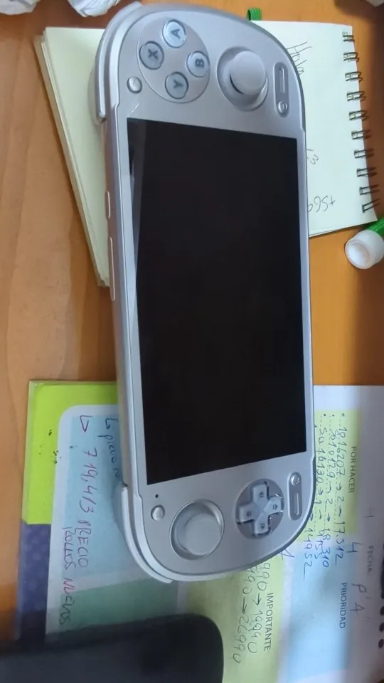 Customer photo for Pocket Cinema AMOLED Gaming Handheld – Retroid Pocket 6 — Gearfinch
