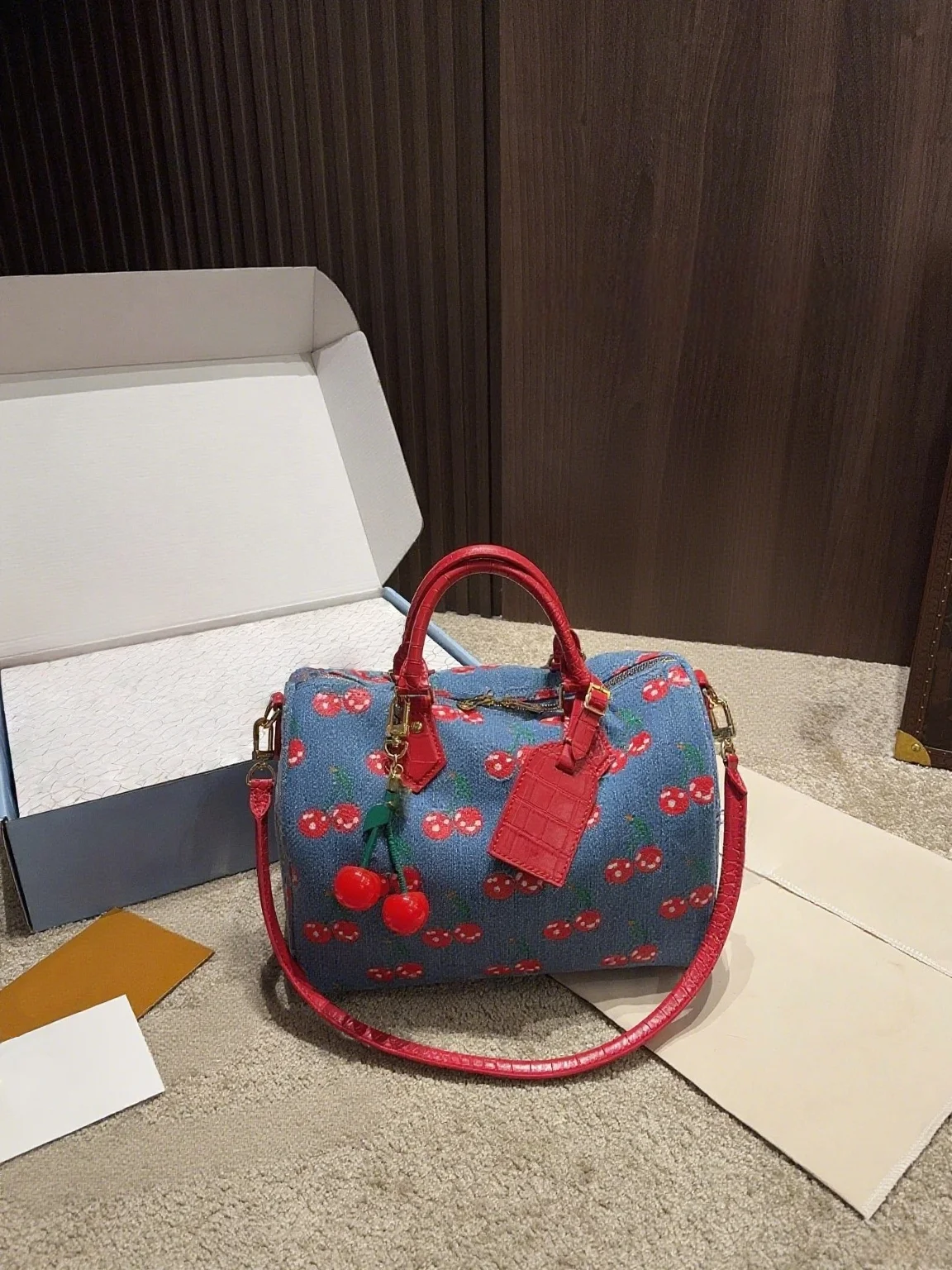 

2025 New Fashionable Versatile bags leather cherry Portable can be carried on the shoulder no boxes