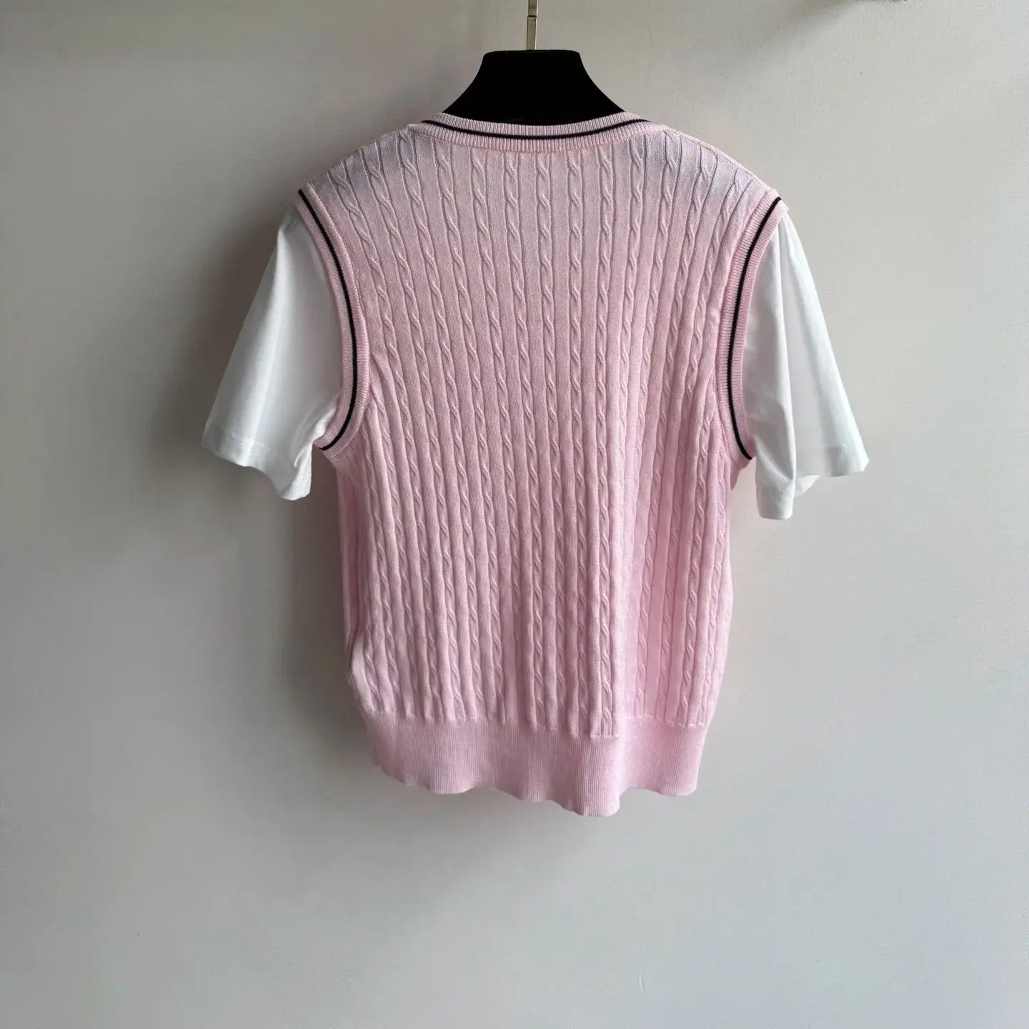 

Fake Two Piece Stitching Short Sleeve Age Reducing College Style Fabric Is Soft And Comfortable