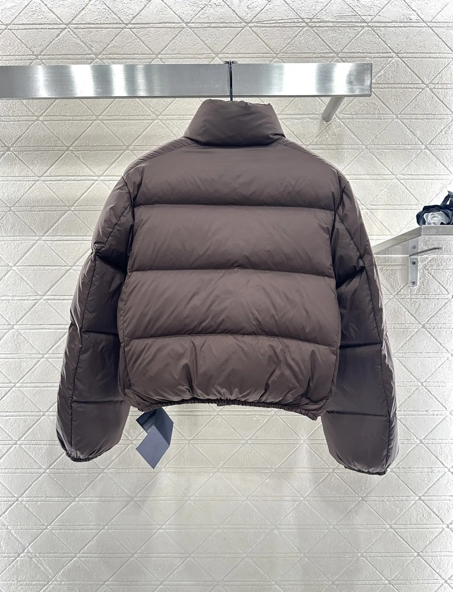 

25 autumn/winter new women's short rectangular embossed standing collar long sleeved down cotton jacket, warm bread jacket