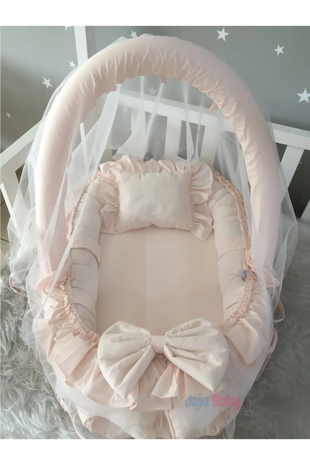 

Luxury Design Frilly Babynest with Handmade Salmon Mosquito Net and Toy Hanger