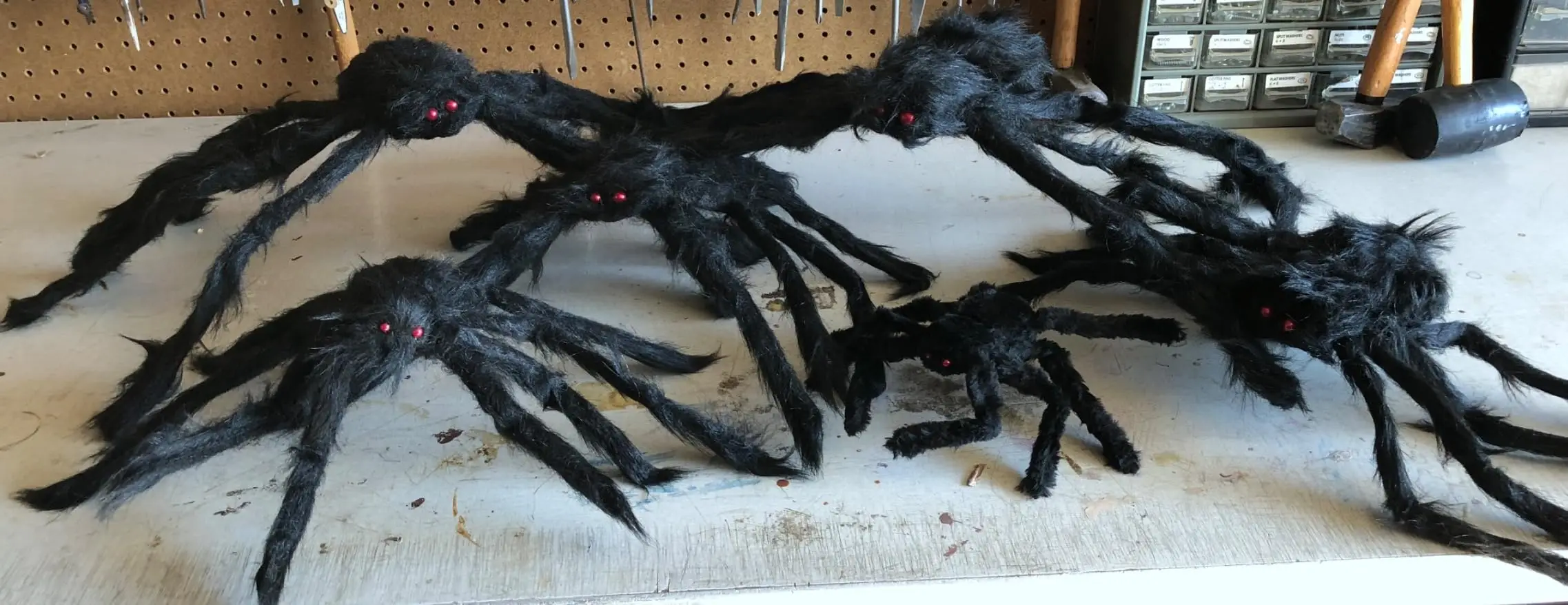 Halloween Big Plush Spider Horror Halloween Decoration Party Prop Outdoor Giant Spider Decor 30-200cm Chamber Prank Black Spider photo review