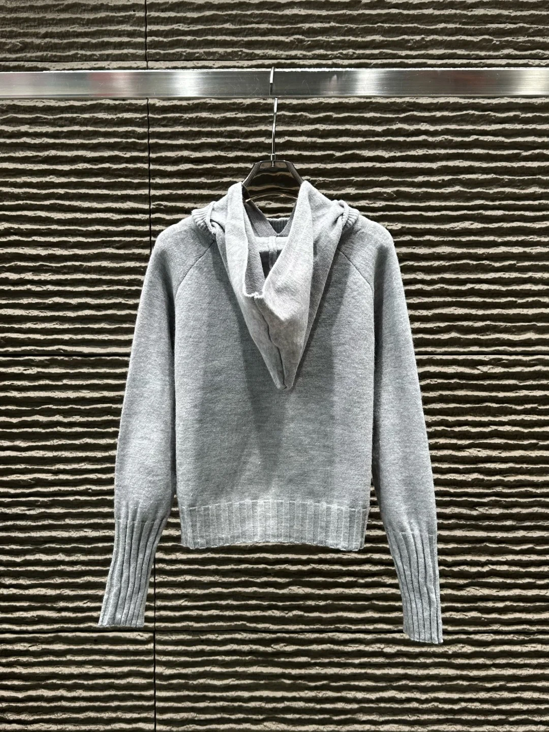 

Winter 2025 New Fashion Versatile Towel Embroidered Flower Hooded Jumper