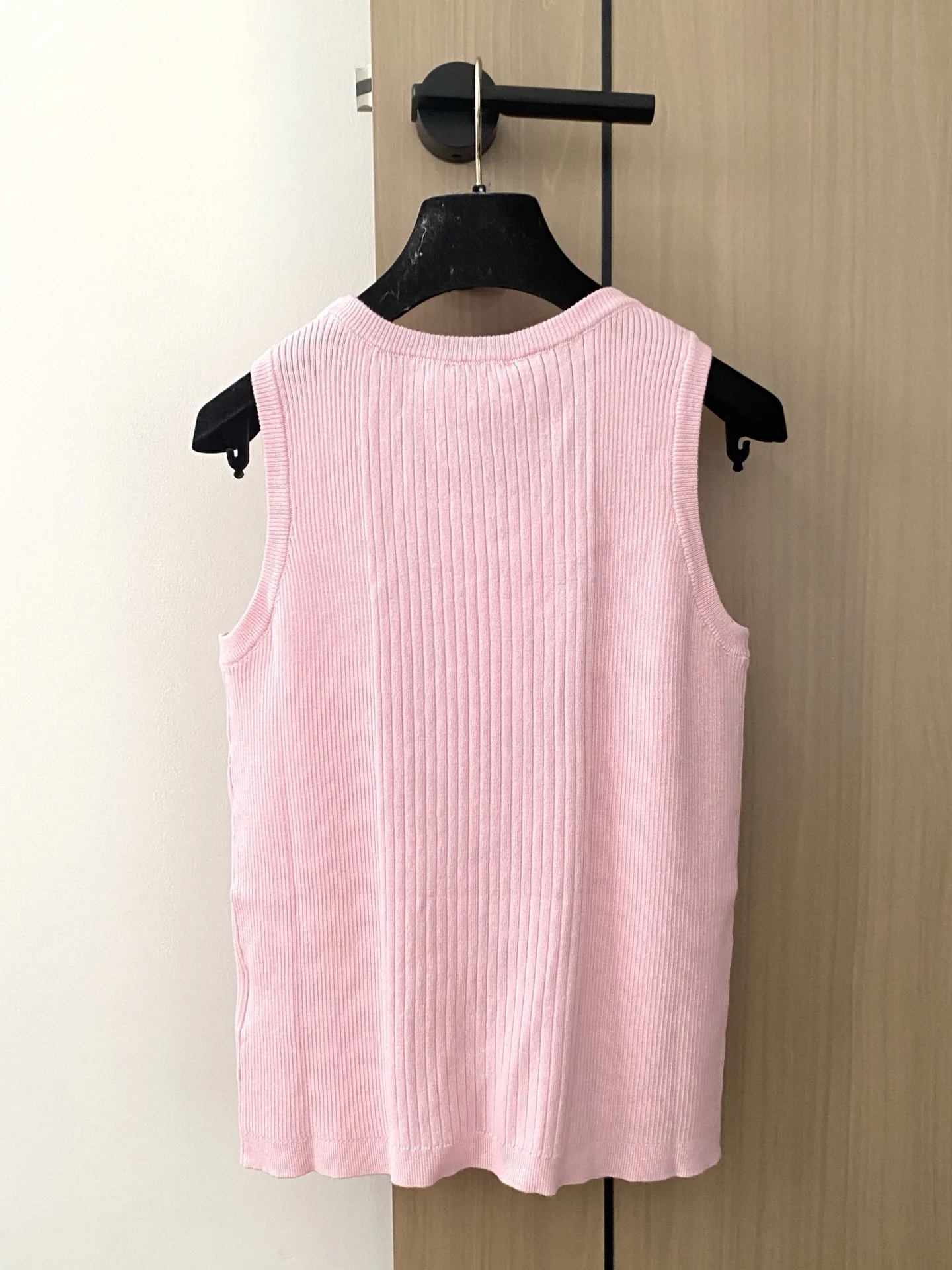 

Ladies' Round-neck Sleeveless Embroidered Knitted Vest
